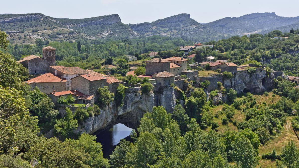 Vista panorámica del pueblo de Puentedey.
