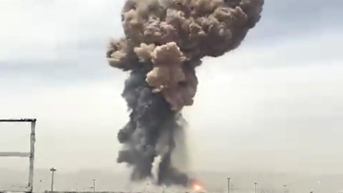 Una gran explosión en el puerto iraní de Bandar Abbas deja ya 25 muertos y más de 1.100 heridos