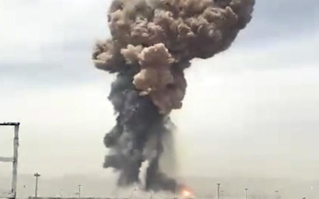 Una gran explosión en el puerto iraní de Bandar Abbas deja ya 25 muertos y más de 1.100 heridos / EFE Una gran explosión en el puerto iraní de Bandar Abbas deja ya 25 muertos y más de 1.100 heridos