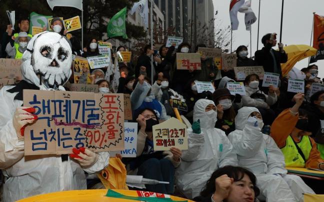 Protestas contra las centrales nucleares para recordar la catástrofe de Fukushima. Protestas contra las centrales nucleares para recordar la catástrofe de Fukushima.