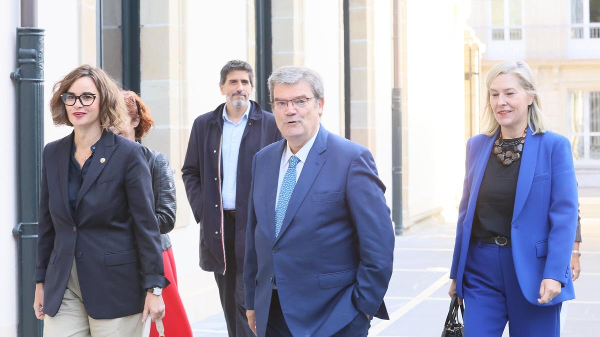 Elisabete Etxanobe, Juan Mari Aburto y Ana Otaduy.