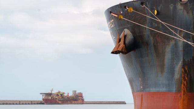 La llegada del buque está prevista para esta misma madrugada, cuando fondeará en aguas abrigadas dentro de las instalaciones del puerto de Granadilla.