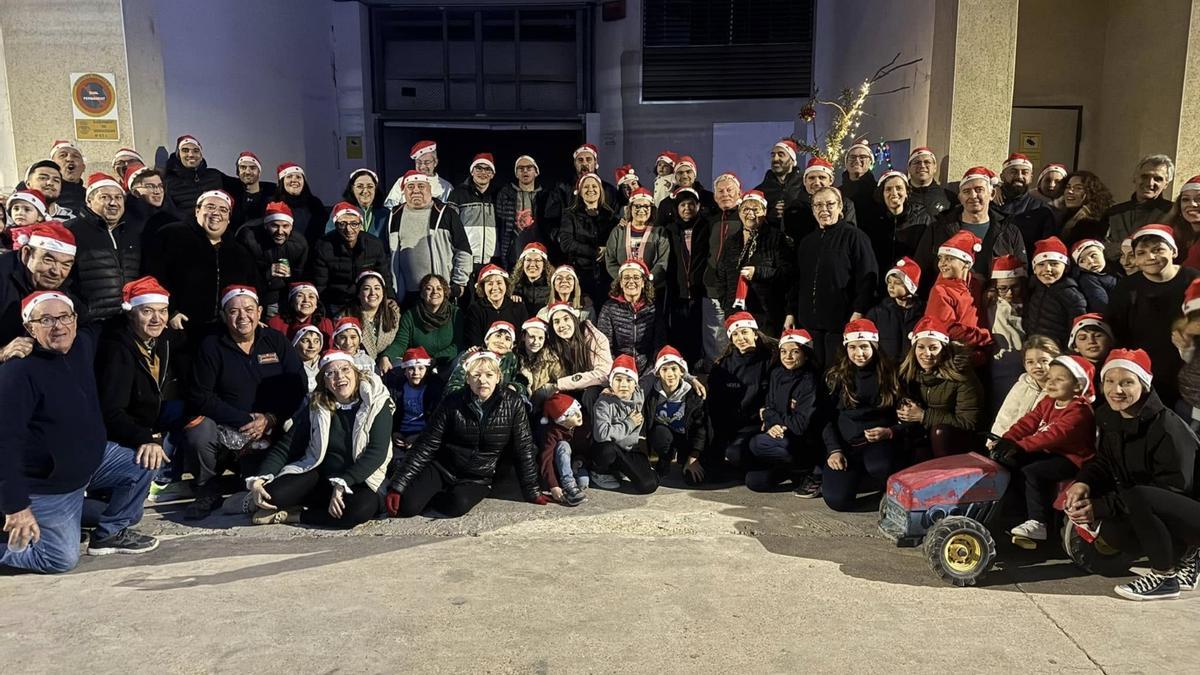 Los vecinos de Guadasuar se unieron para celebrar la Navidad de la mejor manera posible.