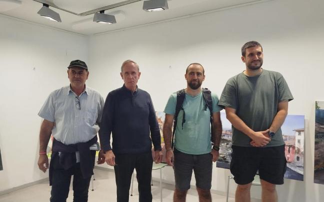 Los ganadores Alipio Ruano (segundo), Estaban Orozco (tercero), Iker Mugarra (primero) y Xanti Ugarte (premio en la categoría de participantes oñatiarras).