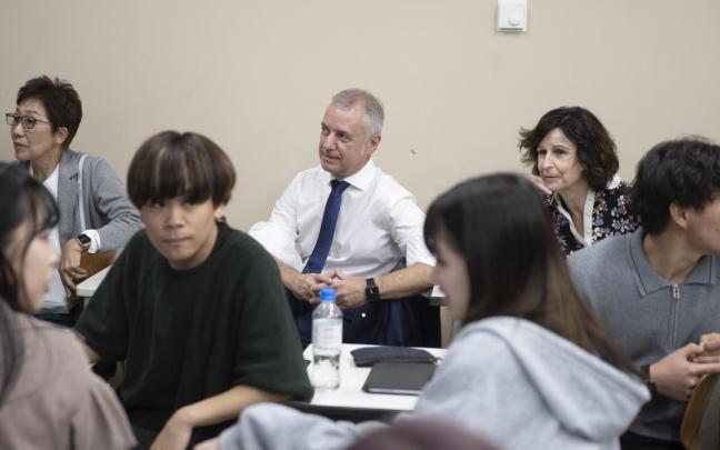Urkullu ha participado en un encuentro con estudiantes japoneses que aprenden euskara.