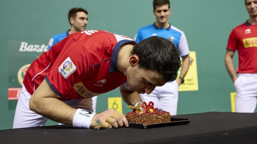 Altuna celebra su 28 cumpleaños en la elección de material para la final del Parejas