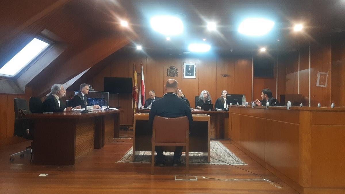 El acusado de violencia y agresión a su hija, en el juicio contra él en la Audiencia Provincial de Cantabria
