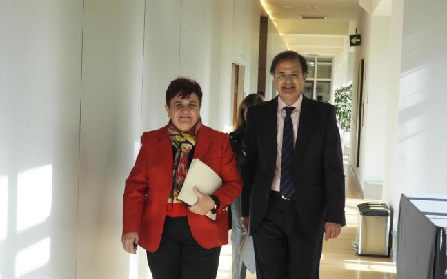 El consejero de Salud, Alberto Martínez, y la Directora General de Osakidetza, Lore Bilbao.