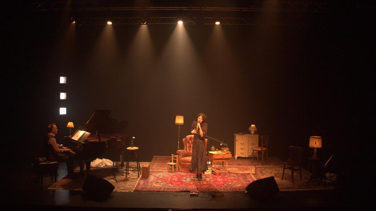 Escena de 'Hegoak', que Kulunka Teatro traerá con motivo del Día de la Poesía.