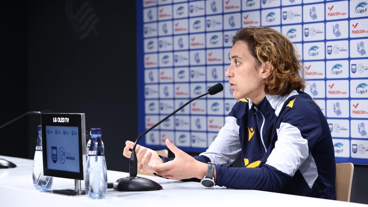 La entrenadora de la Real, Natalia Arroyo, en rueda de prensa. / N.G.