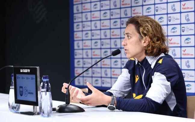 La entrenadora de la Real, Natalia Arroyo, en rueda de prensa. / N.G.