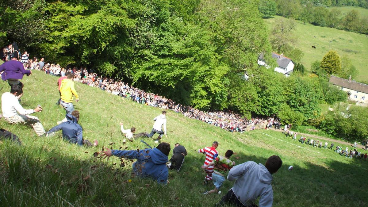 Carrera del Queso Rodante