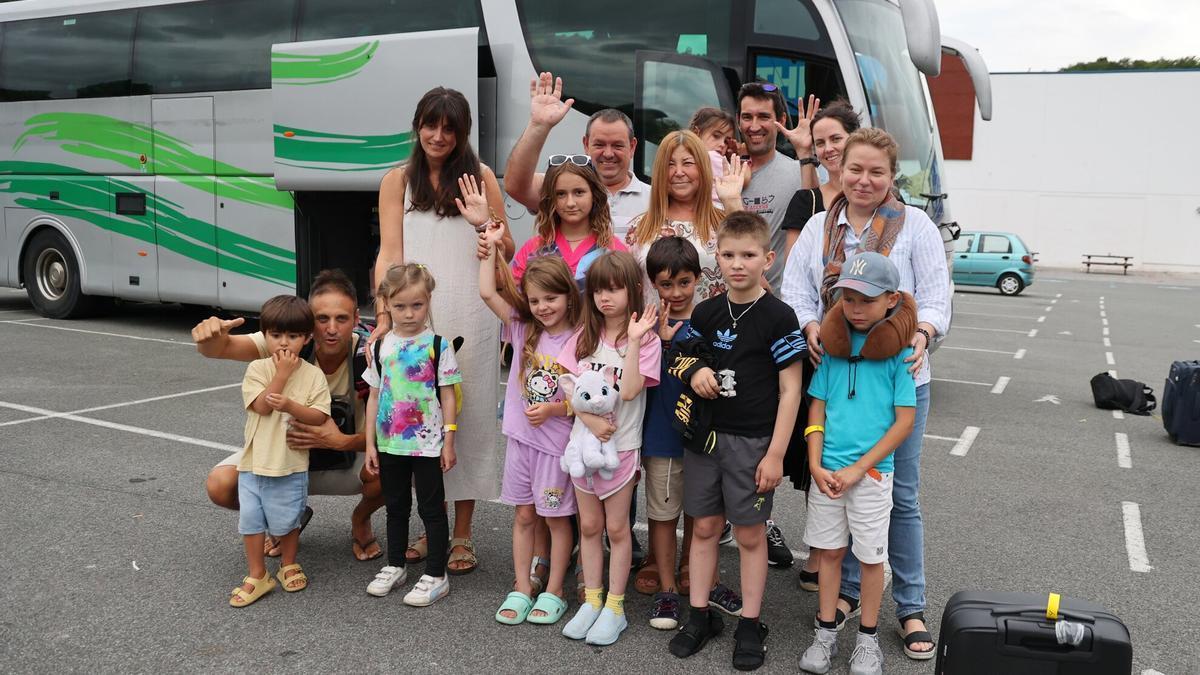 Llegada de los últimos niños ucranianos que pasarán el verano en Gipuzkoa. Iker Azurmendi