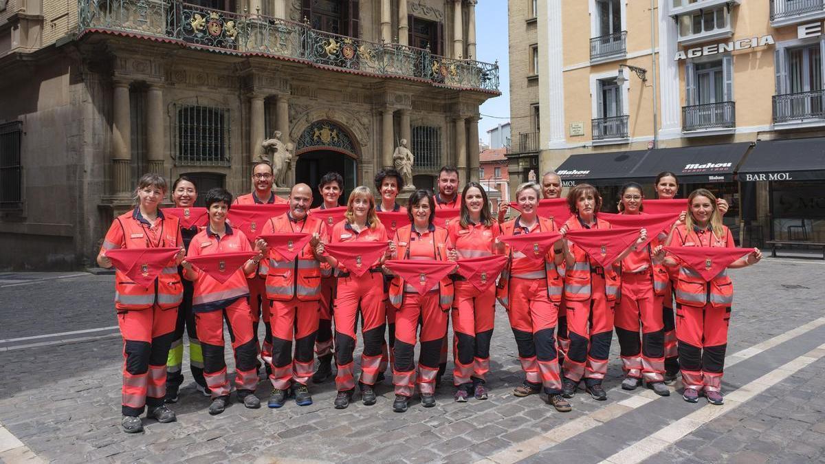 Trabajadores y trabajadoras de Urgencias de Navarra, en la plaza del Ayuntamiento de Pamplona. Redacción DNN