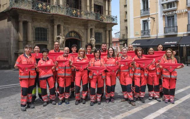Trabajadores y trabajadoras de Urgencias de Navarra, en la plaza del Ayuntamiento de Pamplona. Redacción DNN