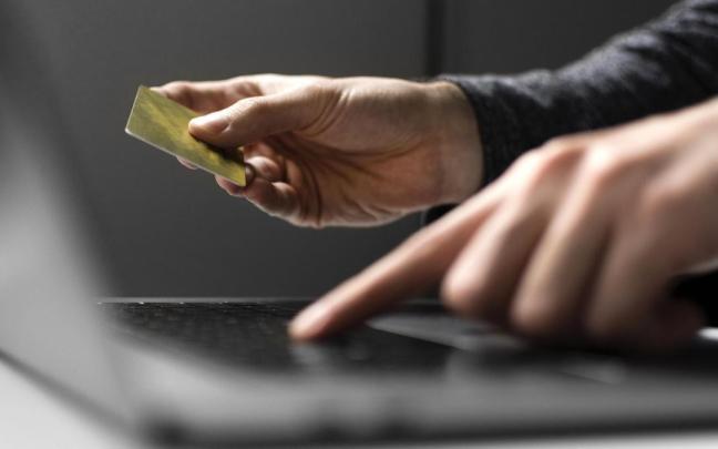 Los investigados están acusados de un presunto delito de estafa y otro de blanqueo de capitales. FREEPIK