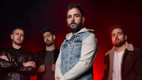La banda navarra de rock Cobardes presenta su nuevo álbum 'Balance de Daños' en Abandoibarra el viernes 28 de agosto a las 23:30 horas.