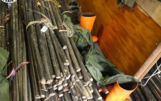 La Ertzaintza halló 800 kilos de cable de cobre en el registro La Ertzaintza halló 800 kilos de cable de cobre en el registro