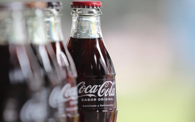 Una botella de Coca-Cola. COCACOLAEP.COM