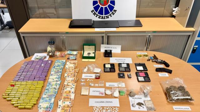 Drogas y dinero incautado por la Ertzaintza. DEPARTAMENTO DE SEGURIDAD