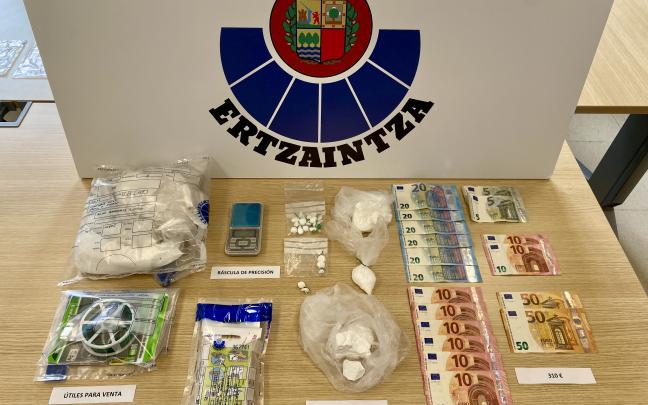 Cocaína incautada en el establecimiento de Andoain. DEPARTAMENTO DE SEGURIDAD Cocaína incautada en el establecimiento de Andoain. DEPARTAMENTO DE SEGURIDAD