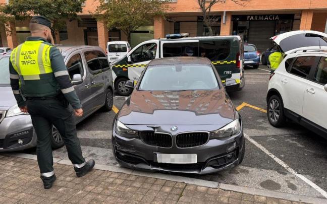 Turismo que conducía el conductor imputado en Burlada.