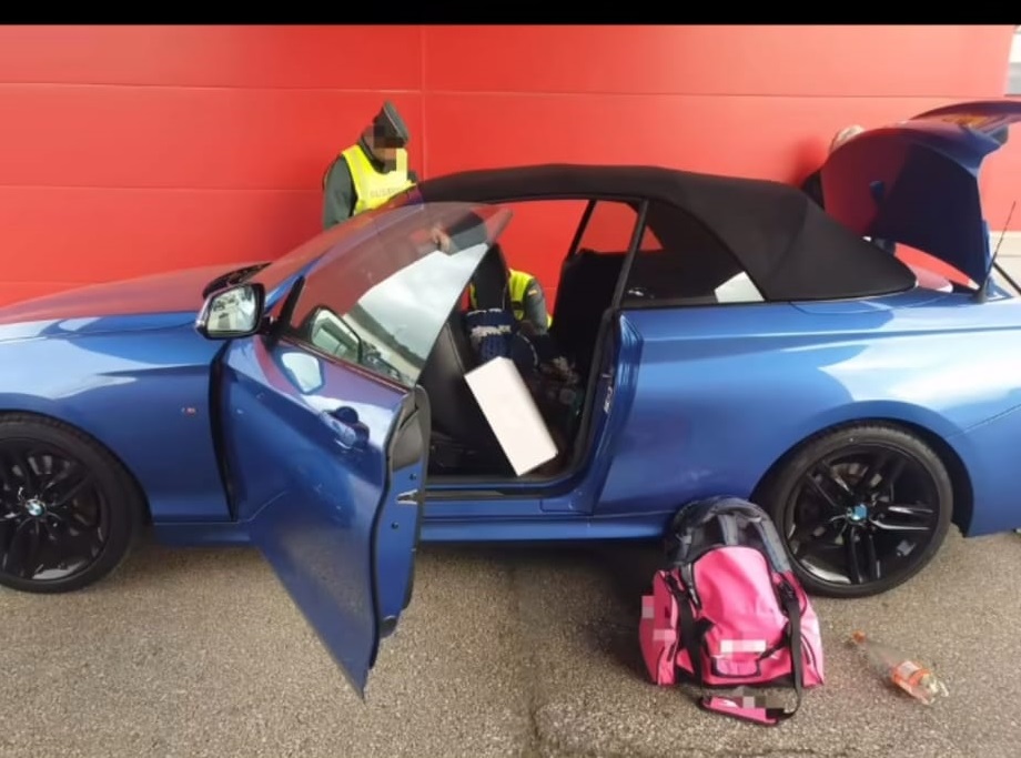 Imagen del coche inspeccionado en el Puerto | Guardia Civil Bizkaia