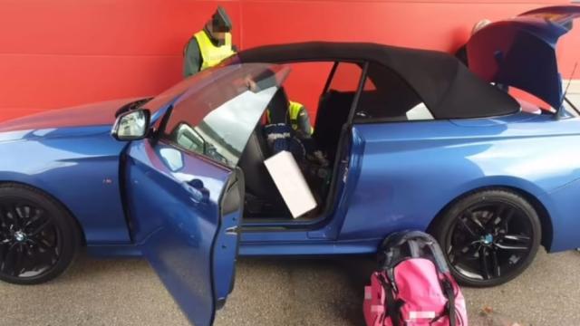 Imagen del coche inspeccionado en el Puerto | Guardia Civil Bizkaia