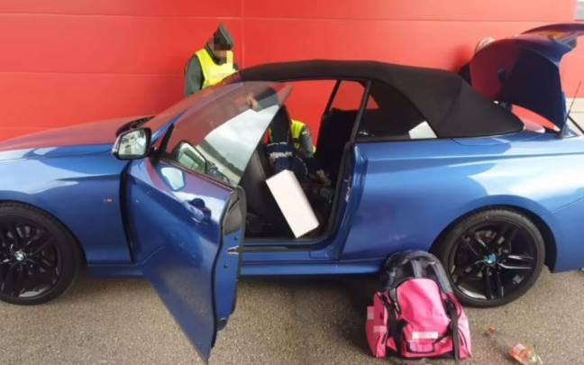 Imagen del coche inspeccionado en el Puerto | Guardia Civil Bizkaia