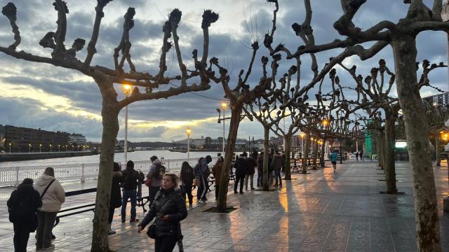 Colas para coger el bote ante la avería en el Puente Bizkaia | ONDA VASCA
