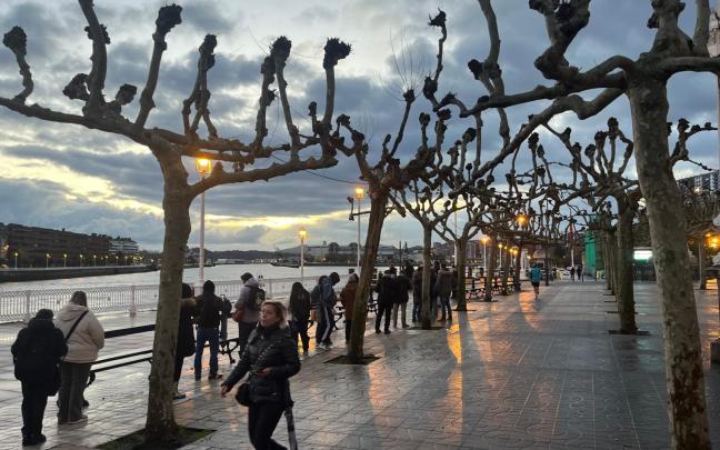 Colas para coger el bote ante la avería en el Puente Bizkaia | ONDA VASCA