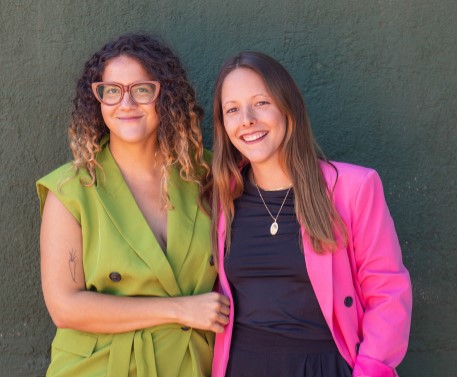 Estefanía Fernández y Victoria Lozada de la Peña | Imagen: Penguin Random House