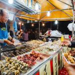 Puesto de comida en una calle de Japón | Fuente: JNTO