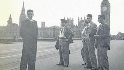 Componentes de Eresoinka en Londres, sede del Consejo Nacional de Euzkadi