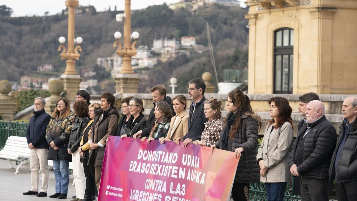 Concentración del Ayuntamiento de Donostia por una agresión sexual. Noticias de Gipuzkoa