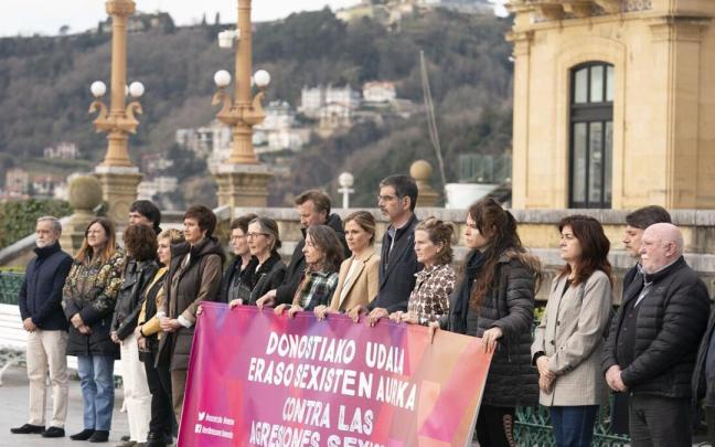Concentración del Ayuntamiento de Donostia por una agresión sexual. Noticias de Gipuzkoa