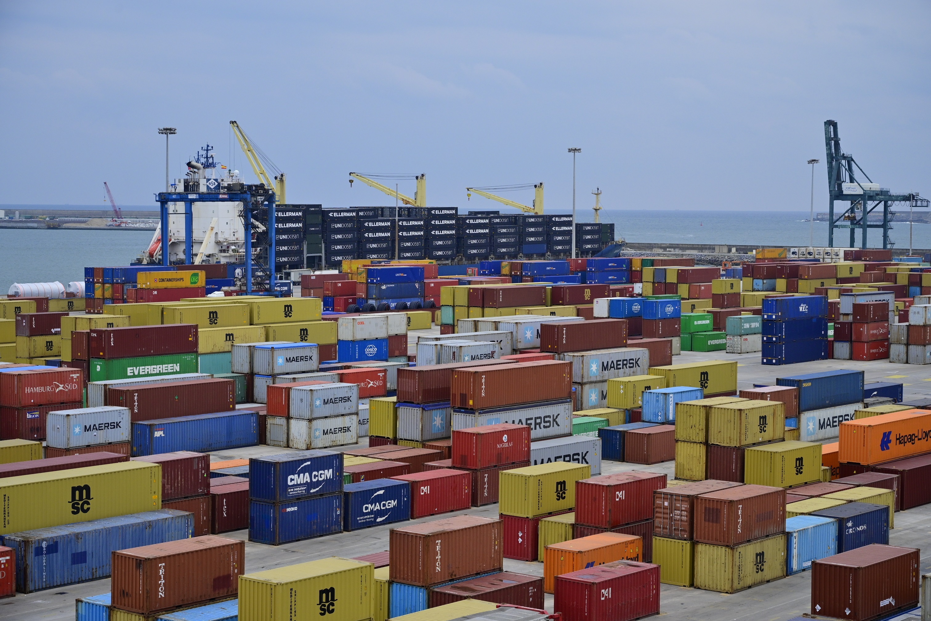 Contenedores en el Puerto de Bilbao. EP