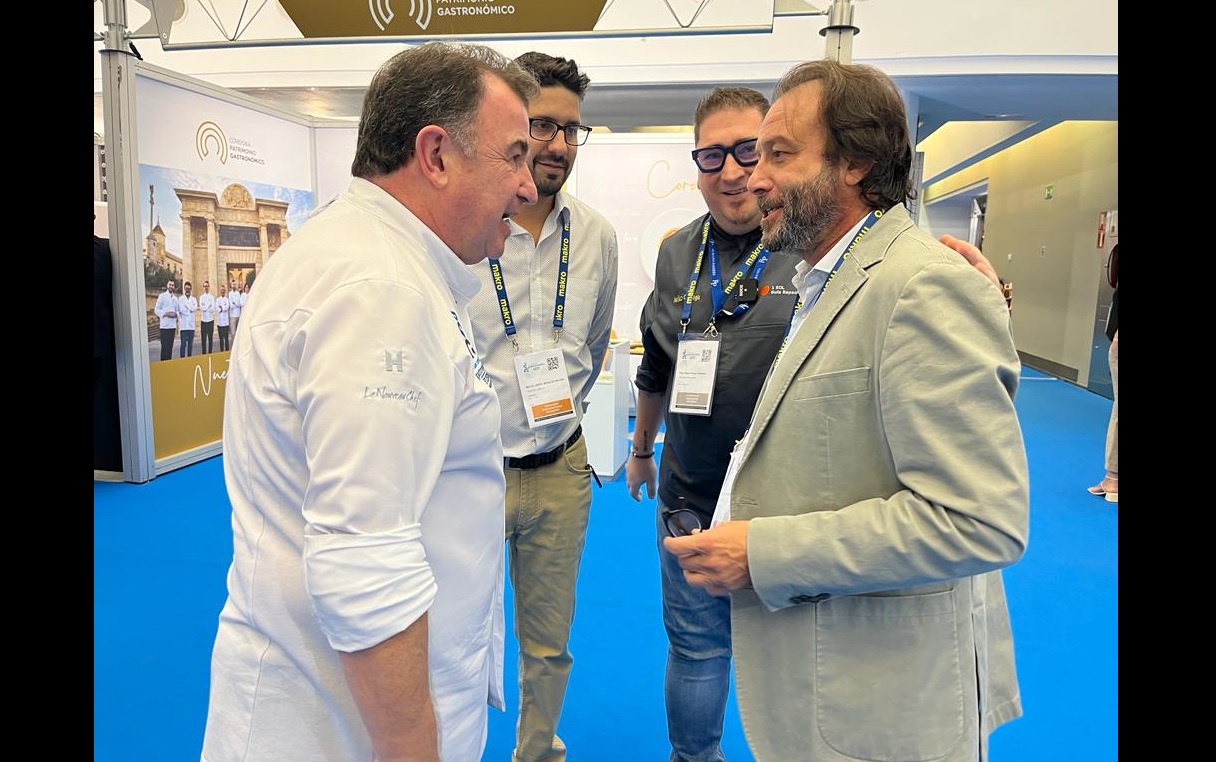 Daniel García-Ibarrola junto a Martín Berasategi, esta mañana en San Sebastián Gastronomika