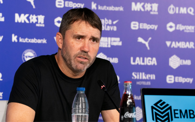 Eduardo Coudet durante el acto de su renovación con el Deportivo Alavés. Foto: Deportivo Alavés