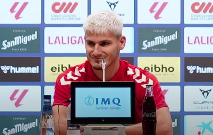 Cristian Gutiérrez, durante su presentación. IMAGEN: SD Eibar