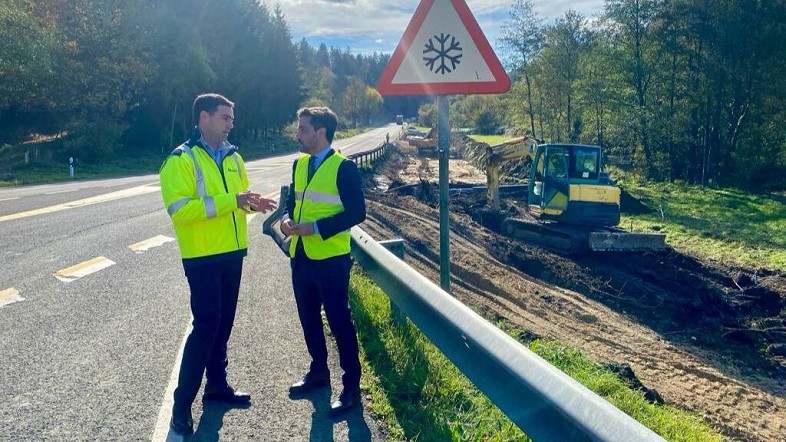 El diputado foral de Movilidad Sostenible e Infraestructuras Viarias de Álava, Jon Nogales, y el diputado foral de Infraestructuras y Desarrollo Territorial de Bizkaia, Imanol Pradales, han visitado hoy las obras del cruce de Ubide