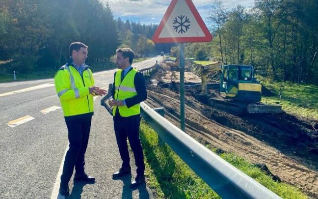 El diputado foral de Movilidad Sostenible e Infraestructuras Viarias de Álava, Jon Nogales, y el diputado foral de Infraestructuras y Desarrollo Territorial de Bizkaia, Imanol Pradales, han visitado hoy las obras del cruce de Ubide El diputado foral de Movilidad Sostenible e Infraestructuras Viarias de Álava, Jon Nogales, y el diputado foral de Infraestructuras y Desarrollo Territorial de Bizkaia, Imanol Pradales, han visitado hoy las obras del cruce de Ubide