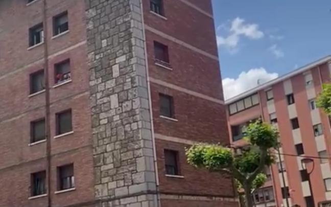 Momento de la detención ayer de este delincuente en el barrio de Cruces Momento de la detención ayer de este delincuente en el barrio de Cruces