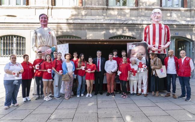 Cruz Roja recoge hoy fondos por la Salud Mental en el día de la Banderita en Bilbao Cruz Roja recoge hoy fondos por la Salud Mental en el día de la Banderita en Bilbao