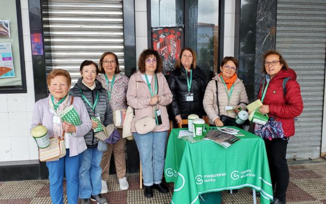 Un grupo de voluntarias de la AECC en Bizkaia