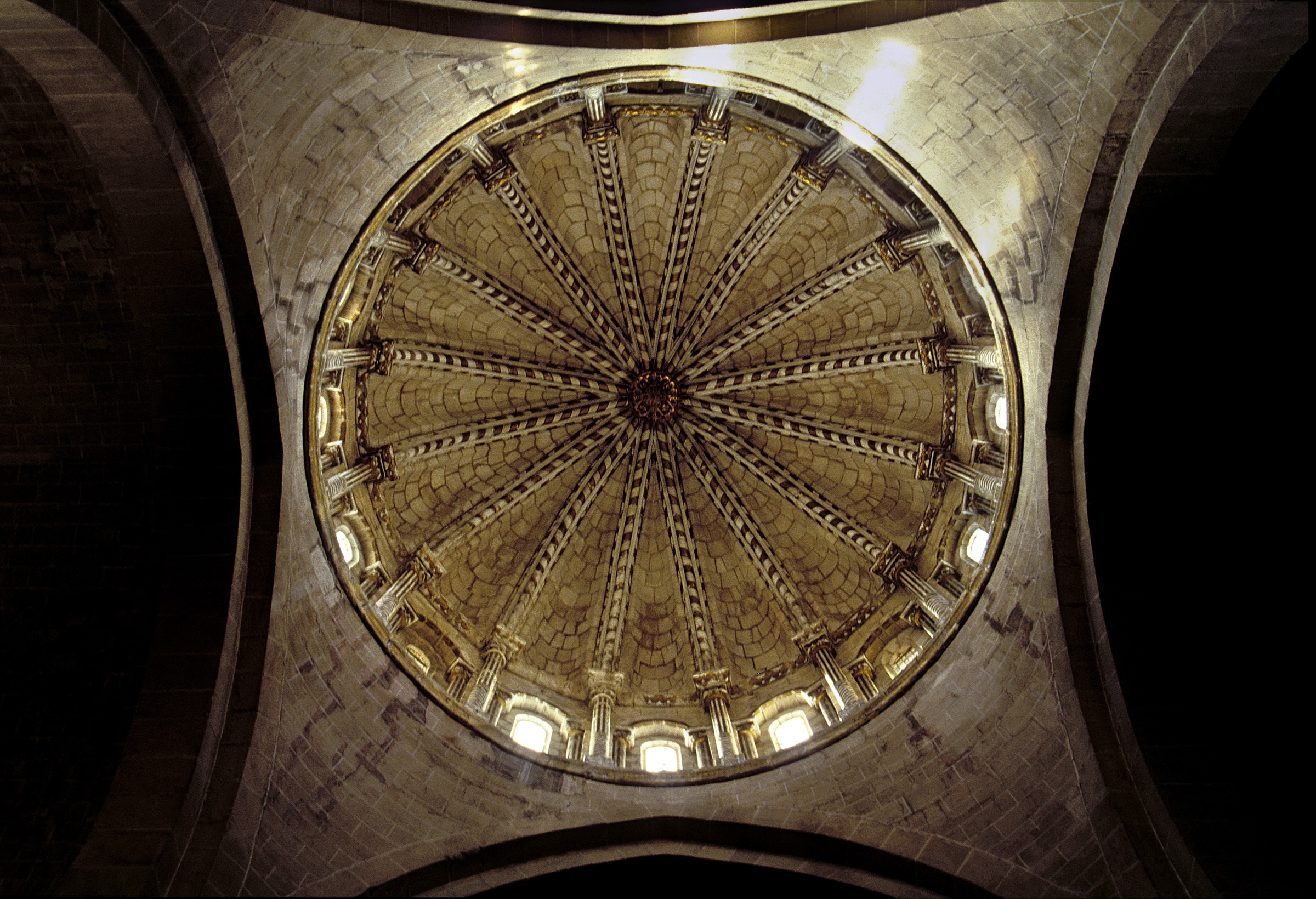 Cúpula interior de la Catedral de Zamora. Cúpula interior de la Catedral de Zamora.