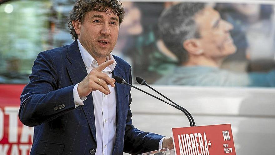 El secretario general de los socialistas vascos, en un acto en Gasteiz ayer por la tarde.