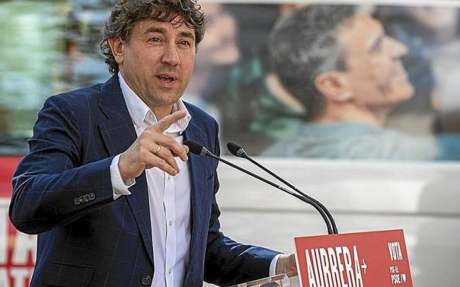 El secretario general de los socialistas vascos, en un acto en Gasteiz ayer por la tarde. El secretario general de los socialistas vascos, en un acto en Gasteiz ayer por la tarde.