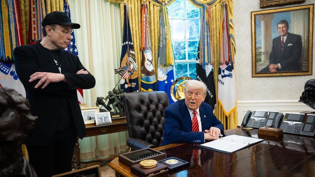 Musk y Trump en el Despacho Oval el día de la despedida del magnate de su puesto en el gobierno estadounidense.