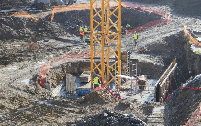Obras de construcción de un bloque de viviendas en el barrio de Bolueta, en Bilbao. / Miguel Acera Obras de construcción de un bloque de viviendas en el barrio de Bolueta, en Bilbao.